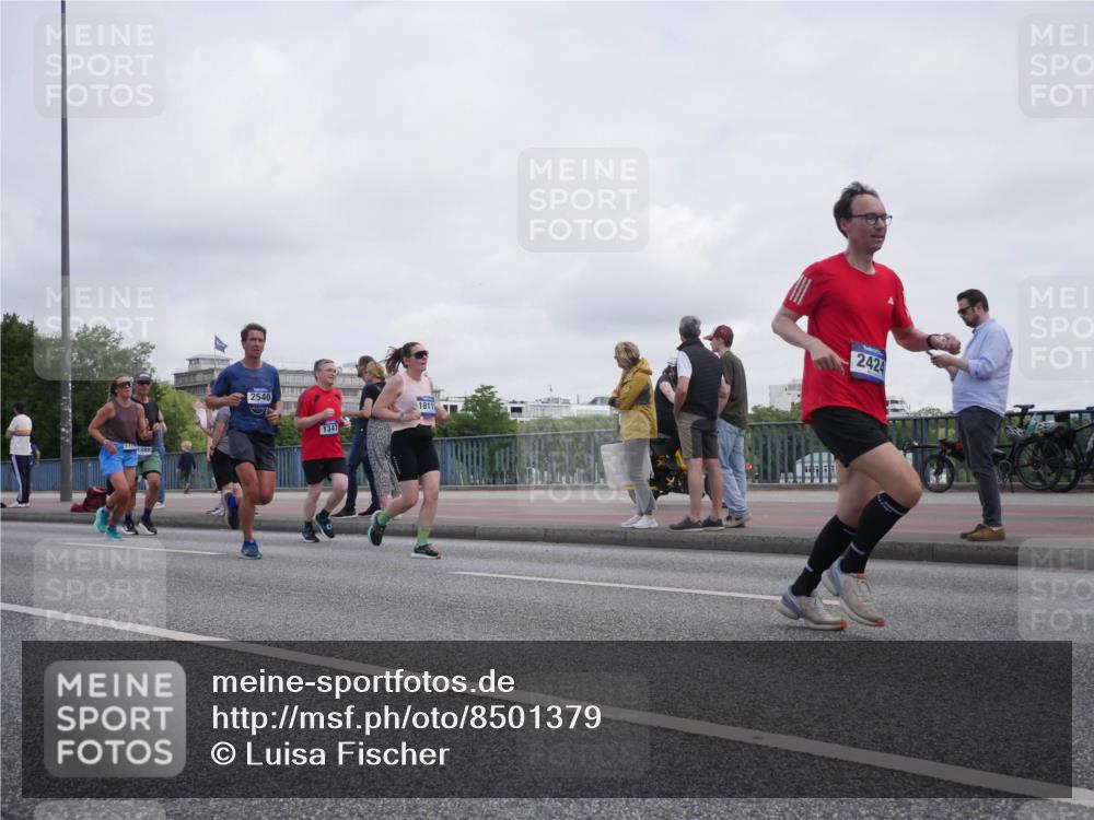 29.06.2025 - hella hamburg halbmarathon Luisa Fischer http://msf.ph/oto/8501379 29.06.2025 10:08:07 Kennedybrücke 2540, 1347, 1811, 2424, 1347, 2424, 2540, 2852, 4293, 4394, 4538, 6907, 6908, 7017 meine-sportfotos.de