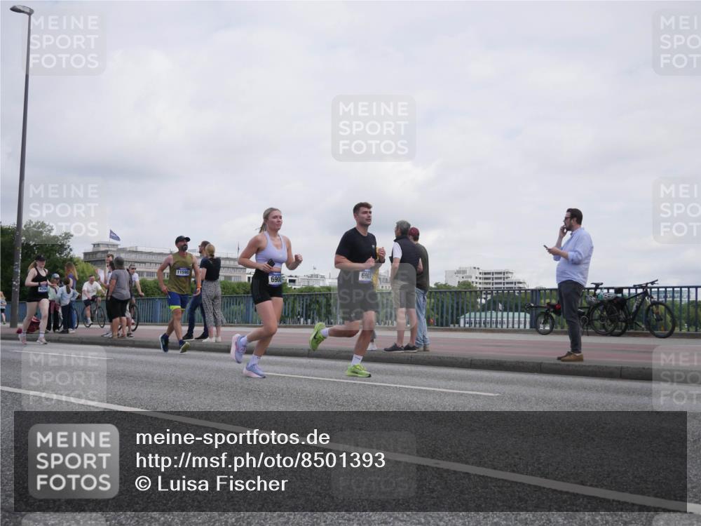 29.06.2025 - hella hamburg halbmarathon Luisa Fischer http://msf.ph/oto/8501393 29.06.2025 10:08:12 Kennedybrücke 4394, 11595, 6907, 6908, 1213, 3071, 4394, 6907, 6908, 7826 meine-sportfotos.de