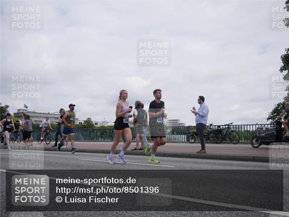 29.06.2025 - hella hamburg halbmarathon Luisa Fischer http://msf.ph/oto/8501396 29.06.2025 10:08:12 Kennedybrücke 4394, 690, 6907, 1213, 3071, 4394, 6907, 6908, 7826 meine-sportfotos.de