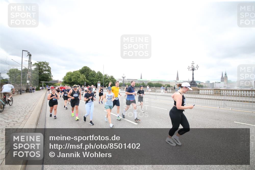 29.06.2025 - hella hamburg halbmarathon Jannik Wohlers http://msf.ph/oto/8501402 29.06.2025 10:57:57 Lombardsbrücke 1001, 1845, 2043, 2273, 2275, 3540, 3868, 4117, 5104, 5159, 5655, 5782, 5988, 6825, 7262, 7617, 7664, 7783, 8076, 8439, 8440, 8441, 8442, 8888, 9123, 9239, 9636, 10462, 10473, 10498, 10937, 11708, 12023, 12024, 12310, 12433, 12968, 13218, 13226, 13355, 13356, 13469, 13547, 14533, 14584, 14634, 14935, 15916, 15926, 16048, 16329, 16408, 16561, 16878, 17227, 17228, 18822, 19183 meine-sportfotos.de