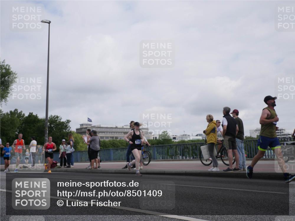 29.06.2025 - hella hamburg halbmarathon Luisa Fischer http://msf.ph/oto/8501409 29.06.2025 10:08:14 Kennedybrücke 3071, 4394, 1213, 3071, 4394, 5869, 6907, 6908, 7826 meine-sportfotos.de
