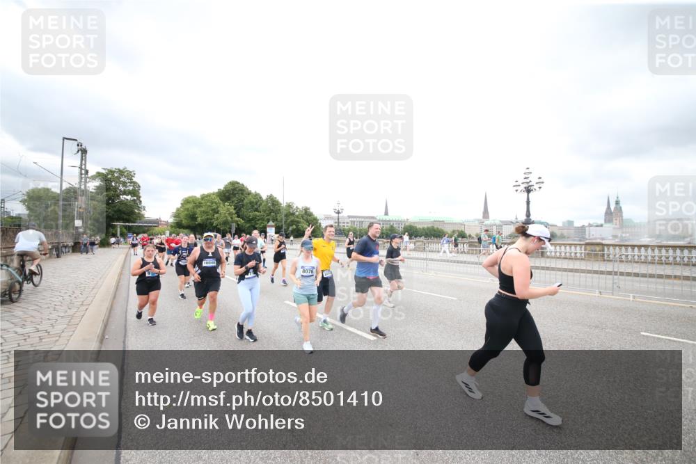 29.06.2025 - hella hamburg halbmarathon Jannik Wohlers http://msf.ph/oto/8501410 29.06.2025 10:57:57 Lombardsbrücke 1001, 1845, 2043, 2273, 2275, 3540, 3868, 4117, 5104, 5159, 5655, 5782, 5988, 6825, 7262, 7617, 7664, 7783, 8076, 8439, 8440, 8441, 8442, 8888, 9123, 9239, 9636, 10462, 10473, 10498, 10937, 11708, 12023, 12024, 12310, 12433, 12968, 13218, 13226, 13355, 13356, 13469, 13547, 14533, 14584, 14634, 14935, 15916, 15926, 16048, 16329, 16408, 16561, 16878, 17227, 17228, 18822, 19183 meine-sportfotos.de