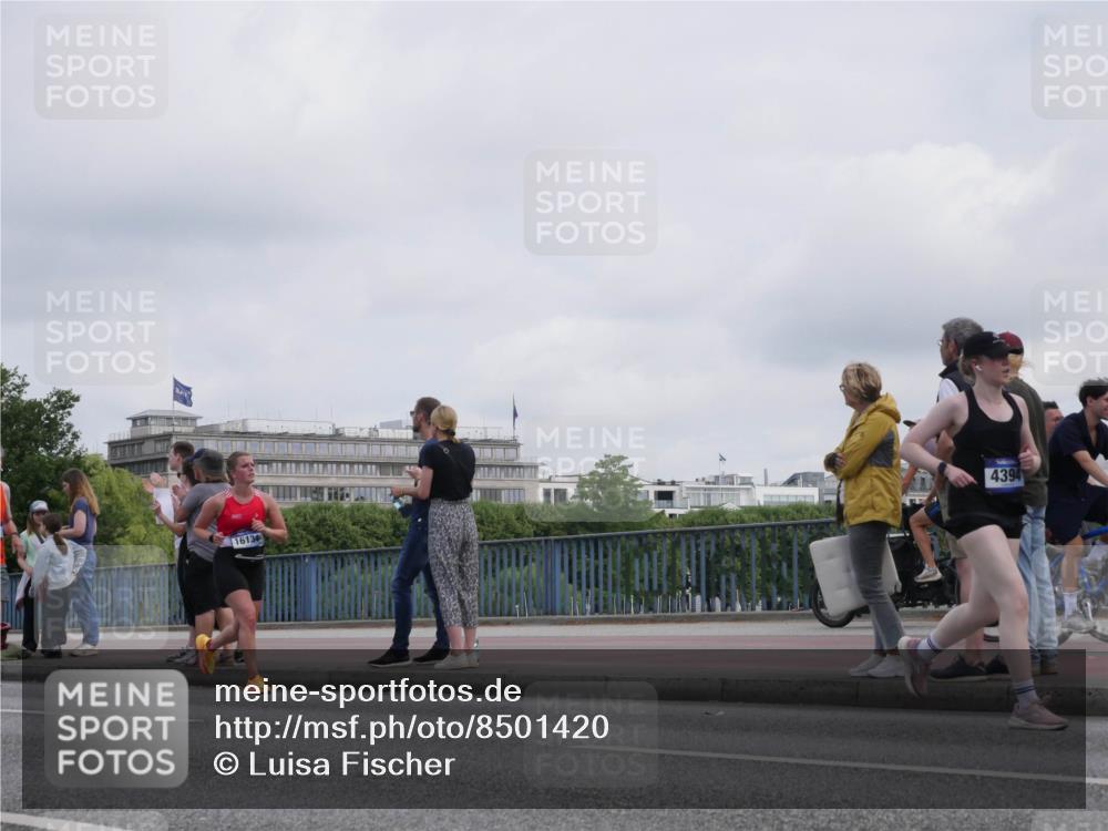 29.06.2025 - hella hamburg halbmarathon Luisa Fischer http://msf.ph/oto/8501420 29.06.2025 10:08:15 Kennedybrücke 16134, 4394, 1213, 3071, 4394, 5869, 6907, 6908, 7826 meine-sportfotos.de