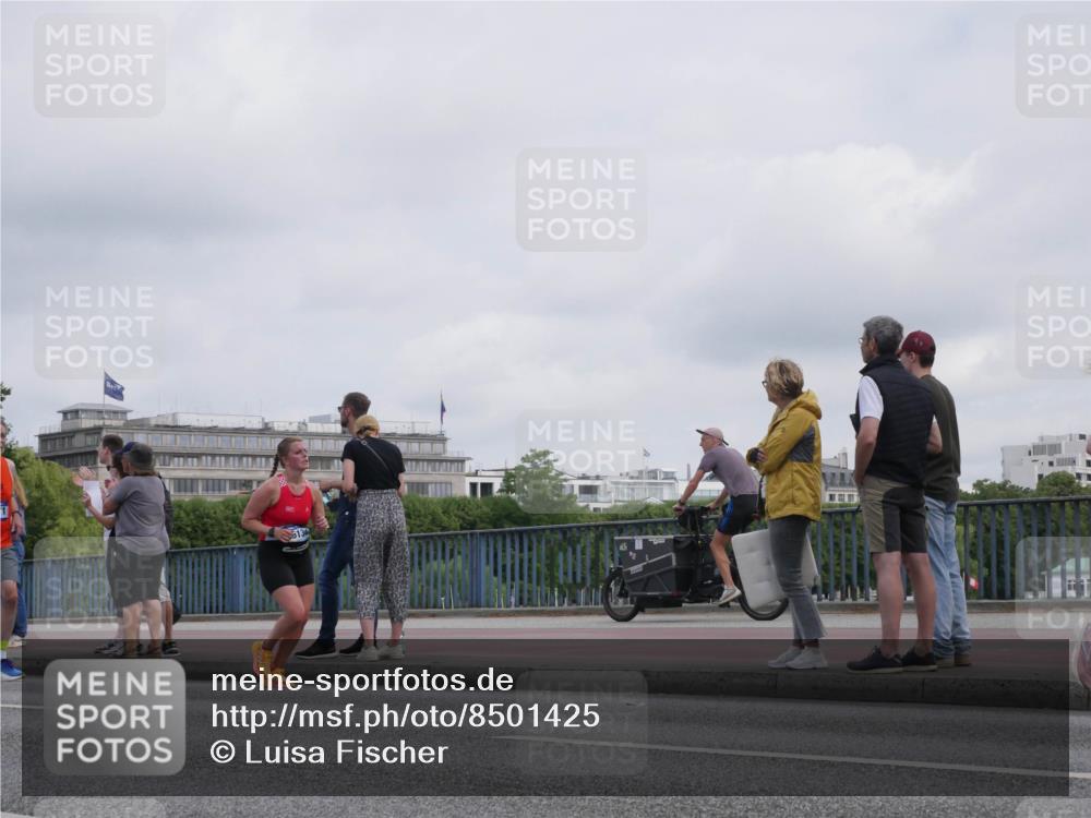 29.06.2025 - hella hamburg halbmarathon Luisa Fischer http://msf.ph/oto/8501425 29.06.2025 10:08:16 Kennedybrücke 513, 1213, 3071, 4394, 5869, 7826 meine-sportfotos.de
