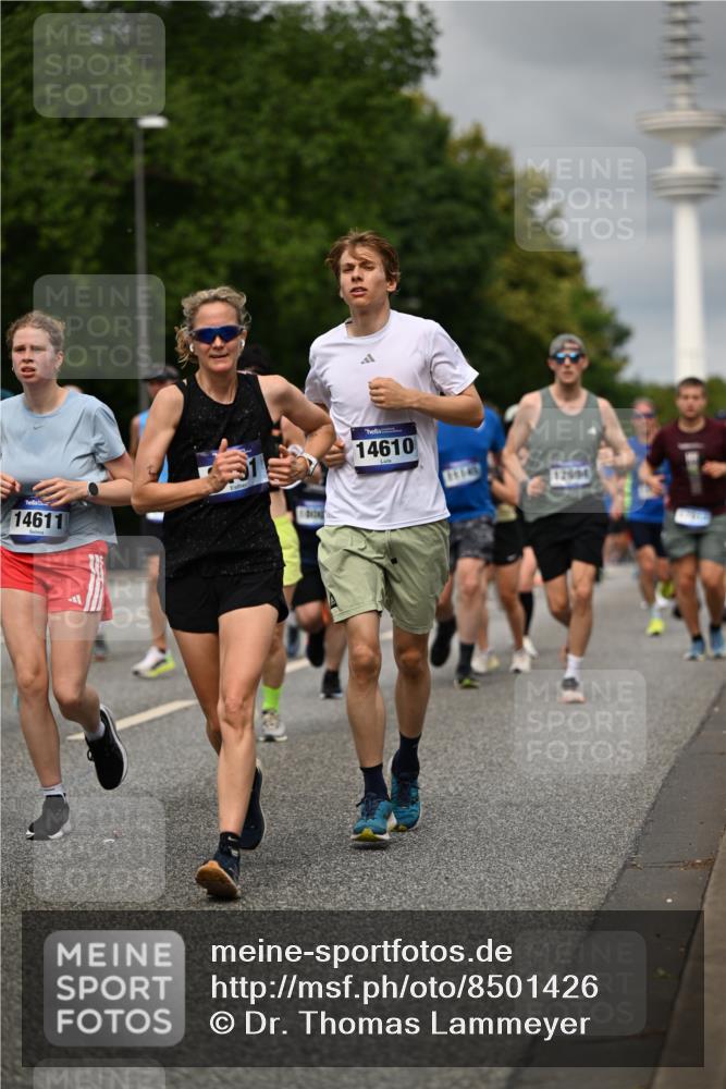 29.06.2025 - hella hamburg halbmarathon Dr. Thomas Lammeyer http://msf.ph/oto/8501426 29.06.2025 10:25:04 Kennedybrücke 1011, 1266, 2053, 2101, 2325, 2383, 2834, 2923, 2986, 3161, 3247, 3434, 3781, 3813, 4082, 4154, 4166, 4288, 4350, 4754, 4869, 5181, 5625, 5811, 5812, 6275, 6308, 6608, 6844, 6951, 7608, 8113, 8146, 8724, 8940, 9005, 9011, 9236, 9501, 9981, 10039, 10350, 10585, 10602, 11145 meine-sportfotos.de