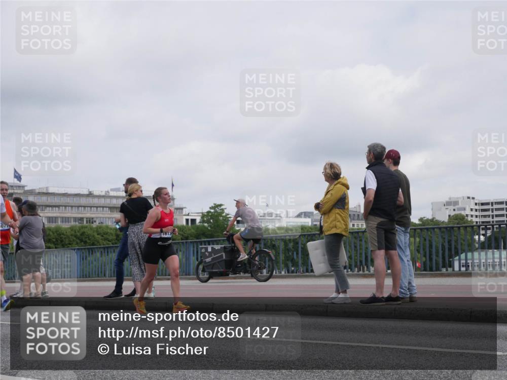 29.06.2025 - hella hamburg halbmarathon Luisa Fischer http://msf.ph/oto/8501427 29.06.2025 10:08:16 Kennedybrücke 07, 1613, 1213, 3071, 4394, 5869, 7826 meine-sportfotos.de