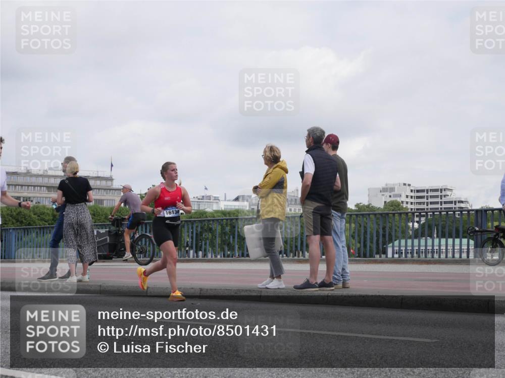 29.06.2025 - hella hamburg halbmarathon Luisa Fischer http://msf.ph/oto/8501431 29.06.2025 10:08:17 Kennedybrücke 16134, 1213, 3071, 4394, 5869, 7826, 8316 meine-sportfotos.de