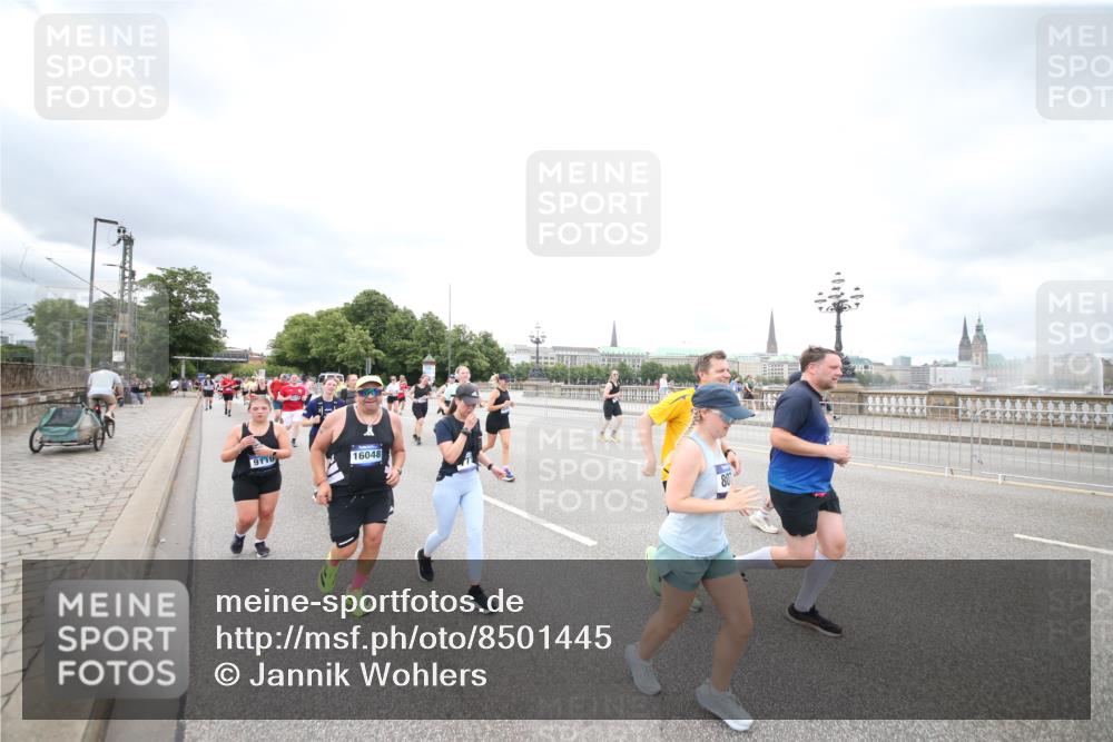 29.06.2025 - hella hamburg halbmarathon Jannik Wohlers http://msf.ph/oto/8501445 29.06.2025 10:57:58 Lombardsbrücke 1001, 1845, 2043, 2273, 2275, 3540, 3868, 4117, 5104, 5159, 5655, 5782, 5988, 6825, 7262, 7617, 7664, 7783, 8076, 8441, 8888, 9123, 9239, 9636, 10462, 10473, 10498, 10937, 11708, 12023, 12024, 12310, 12433, 12968, 13218, 13226, 13355, 13356, 13469, 13547, 14584, 14935, 15926, 16048, 16329, 16408, 16561, 16878, 17227, 17228, 18822, 19183 meine-sportfotos.de