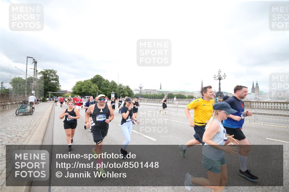 29.06.2025 - hella hamburg halbmarathon Jannik Wohlers http://msf.ph/oto/8501448 29.06.2025 10:57:58 Lombardsbrücke 1001, 1845, 2043, 2273, 2275, 3540, 3868, 4117, 5104, 5159, 5655, 5782, 5988, 6825, 7262, 7617, 7664, 7783, 8076, 8441, 8888, 9123, 9239, 9636, 10462, 10473, 10498, 10937, 11708, 12023, 12024, 12310, 12433, 12968, 13218, 13226, 13355, 13356, 13469, 13547, 14584, 14935, 15926, 16048, 16329, 16408, 16561, 16878, 17227, 17228, 18822, 19183 meine-sportfotos.de