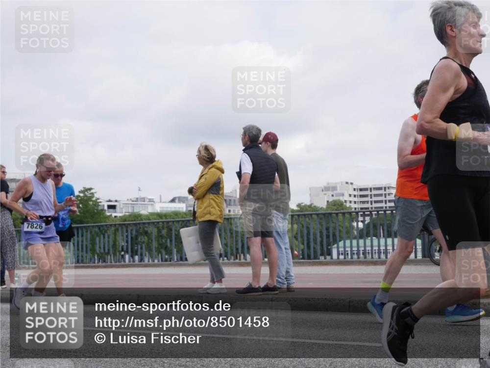 29.06.2025 - hella hamburg halbmarathon Luisa Fischer http://msf.ph/oto/8501458 29.06.2025 10:08:19 Kennedybrücke 7826, 1213, 3071, 3578, 4394, 5869, 7826, 8316, 9165 meine-sportfotos.de