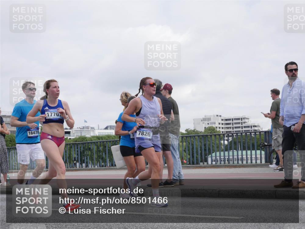 29.06.2025 - hella hamburg halbmarathon Luisa Fischer http://msf.ph/oto/8501466 29.06.2025 10:08:20 Kennedybrücke 16478, 1770, 7826, 1213, 3071, 3578, 5869, 7826, 8316, 9165, 9680, 10694 meine-sportfotos.de
