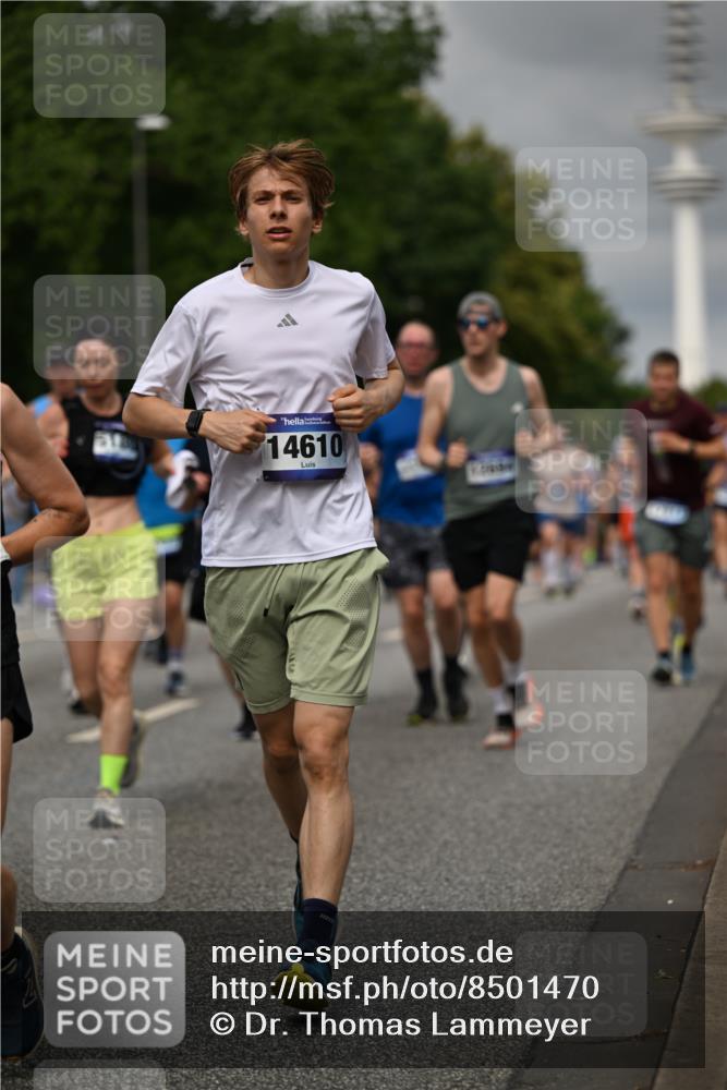 29.06.2025 - hella hamburg halbmarathon Dr. Thomas Lammeyer http://msf.ph/oto/8501470 29.06.2025 10:25:05 Kennedybrücke 1011, 1266, 2101, 2325, 2383, 2923, 2986, 3161, 3247, 3434, 3781, 3813, 4082, 4154, 4166, 4288, 4350, 4754, 4869, 5181, 5625, 5811, 5812, 6275, 6308, 6608, 6844, 6951, 7608, 8113, 8146, 8724, 8940, 9005, 9011, 9236, 9501, 9981, 10350, 10585, 10602, 11145 meine-sportfotos.de