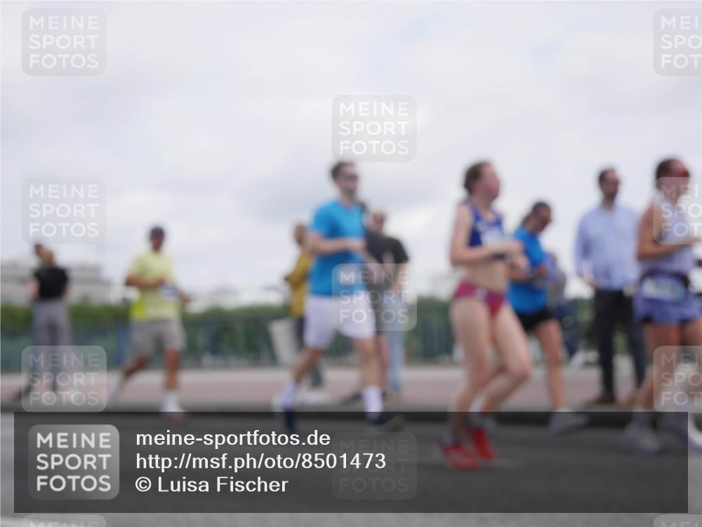 29.06.2025 - hella hamburg halbmarathon Luisa Fischer http://msf.ph/oto/8501473 29.06.2025 10:08:21 Kennedybrücke 1213, 2298, 3071, 3578, 5869, 6059, 7826, 8316, 9007, 9165, 9680, 10694 meine-sportfotos.de