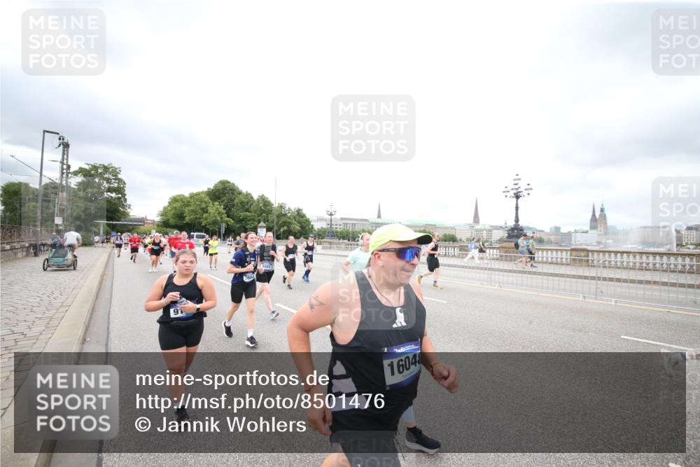 29.06.2025 - hella hamburg halbmarathon Jannik Wohlers http://msf.ph/oto/8501476 29.06.2025 10:57:59 Lombardsbrücke 1001, 1845, 2043, 3540, 3868, 4117, 5104, 5159, 5655, 5782, 5988, 6825, 7262, 7617, 7664, 7870, 8076, 9123, 9239, 9636, 10462, 10473, 10498, 10937, 11708, 12023, 12024, 12310, 12433, 12968, 13218, 13226, 13355, 13356, 13469, 13547, 14584, 14935, 15926, 16048, 16329, 16408, 16561, 16878, 17227, 17228, 18822, 19183 meine-sportfotos.de