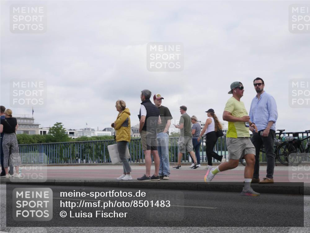 29.06.2025 - hella hamburg halbmarathon Luisa Fischer http://msf.ph/oto/8501483 29.06.2025 10:08:23 Kennedybrücke 1213, 1863, 2298, 3578, 5869, 6059, 7826, 8316, 8999, 9007, 9019, 9165, 9680, 10694 meine-sportfotos.de