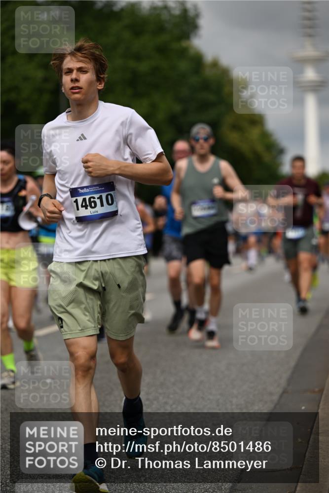 29.06.2025 - hella hamburg halbmarathon Dr. Thomas Lammeyer http://msf.ph/oto/8501486 29.06.2025 10:25:06 Kennedybrücke 1011, 1266, 2101, 2325, 2383, 2923, 2986, 3161, 3247, 3434, 3781, 3813, 4082, 4154, 4166, 4288, 4350, 4754, 4869, 5041, 5181, 5625, 5811, 5812, 6275, 6308, 6608, 6844, 6951, 7608, 8113, 8146, 8724, 8940, 9005, 9011, 9236, 9501, 9981, 10350, 10585, 10602, 11145 meine-sportfotos.de