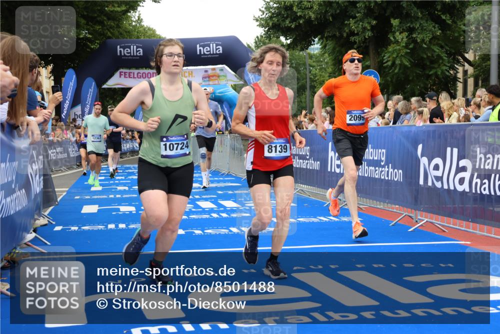 29.06.2025 - hella hamburg halbmarathon Strokosch-Dieckow http://msf.ph/oto/8501488 29.06.2025 10:52:55 Ziel 1257, 1258, 1657, 2099, 2444, 2814, 2910, 3334, 4557, 4558, 4770, 5077, 5907, 7509, 8139, 8587, 8720, 8955, 9093, 10724, 10811, 11217, 11992, 12155, 12367, 12519, 12910, 14198, 14286, 14791, 15430, 18590, 18720 meine-sportfotos.de