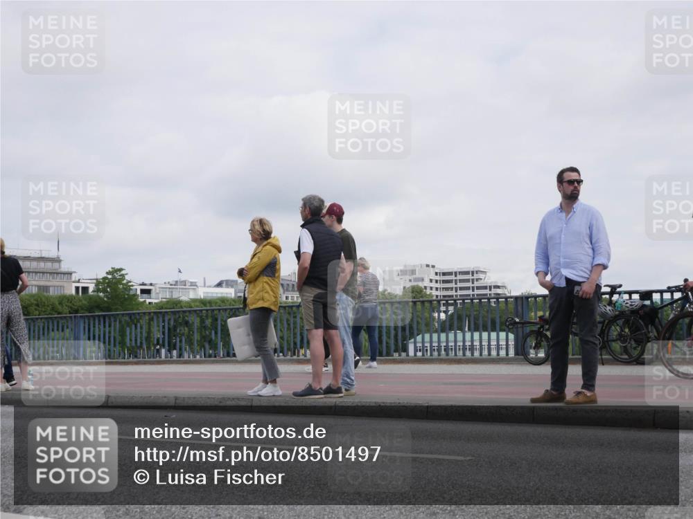 29.06.2025 - hella hamburg halbmarathon Luisa Fischer http://msf.ph/oto/8501497 29.06.2025 10:08:24 Kennedybrücke 1213, 1863, 2298, 3578, 5869, 6059, 7826, 8316, 8999, 9007, 9019, 9075, 9165, 9680, 10694 meine-sportfotos.de