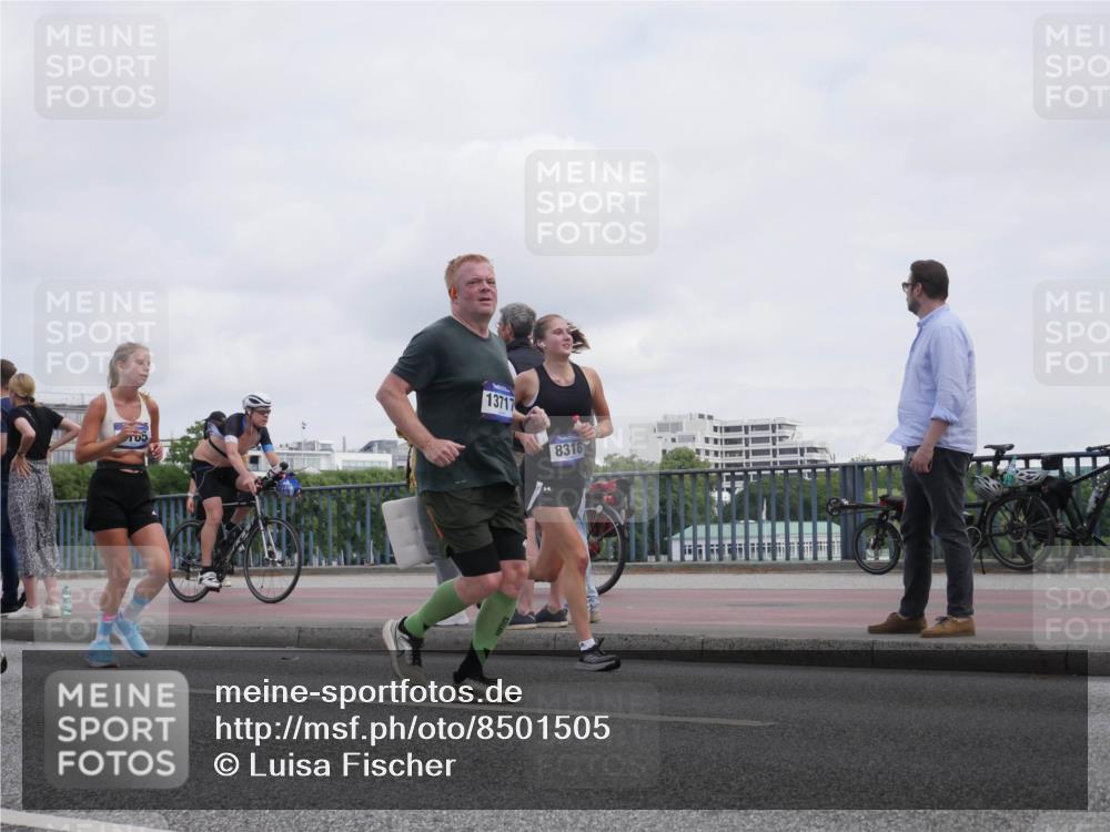 29.06.2025 - hella hamburg halbmarathon Luisa Fischer http://msf.ph/oto/8501505 29.06.2025 10:08:28 Kennedybrücke 13717, 8316, 1863, 2298, 3578, 4220, 6059, 8316, 8999, 9007, 9019, 9075, 9165, 9559, 9680, 10694 meine-sportfotos.de