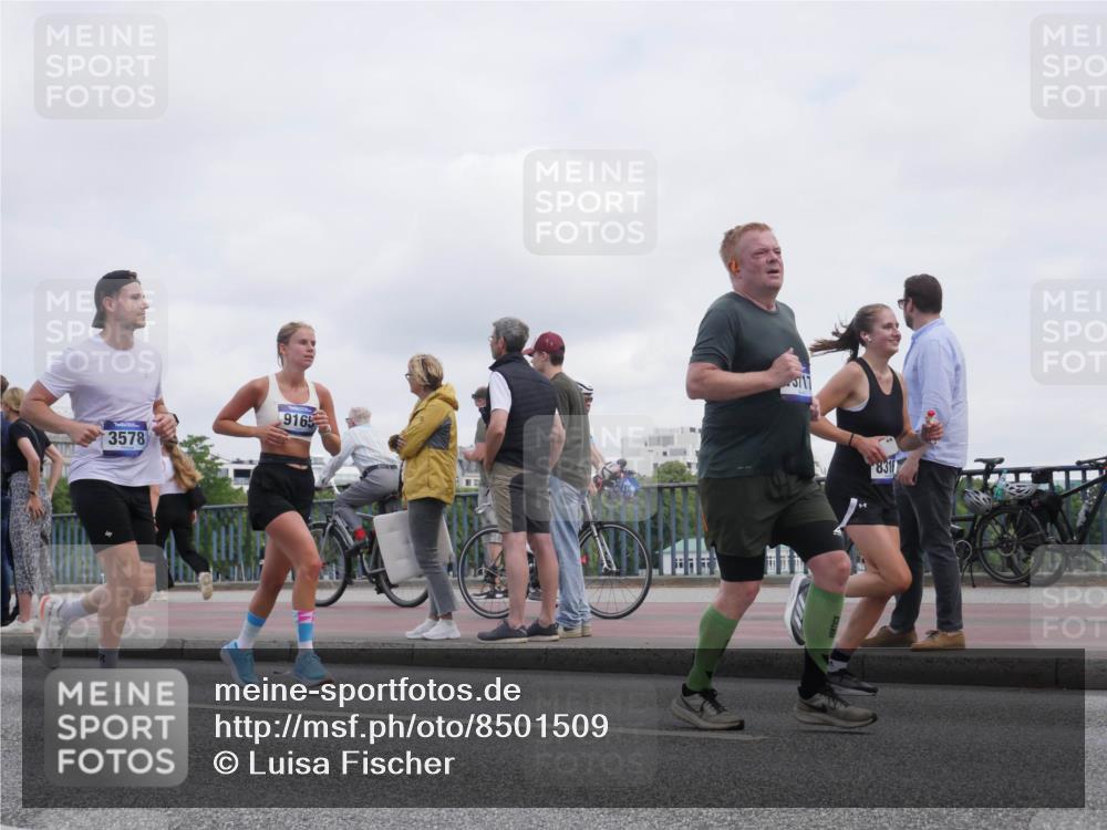 29.06.2025 - hella hamburg halbmarathon Luisa Fischer http://msf.ph/oto/8501509 29.06.2025 10:08:28 Kennedybrücke 9165, 3578, 831, 1863, 2298, 3578, 4220, 6059, 8316, 8999, 9007, 9019, 9075, 9165, 9559, 9680, 10694 meine-sportfotos.de