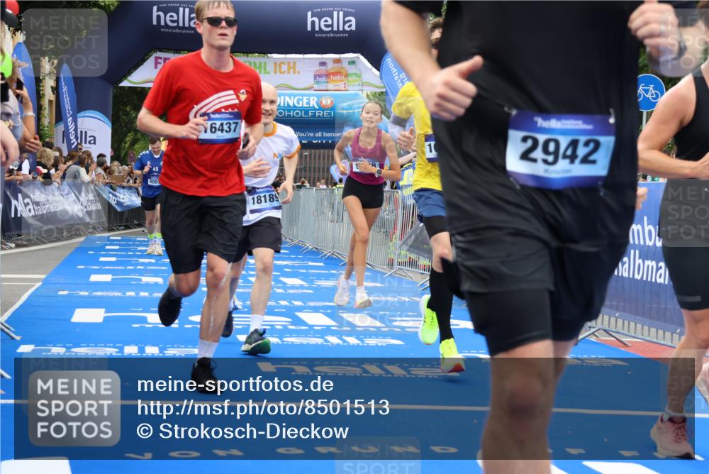 29.06.2025 - hella hamburg halbmarathon Strokosch-Dieckow http://msf.ph/oto/8501513 29.06.2025 11:11:06 Ziel 1032, 2835, 2852, 2942, 5036, 5069, 5242, 7195, 8001, 8275, 8854, 9400, 9738, 10902, 13683, 14413, 16255, 16437, 16687, 18189, 18343 meine-sportfotos.de