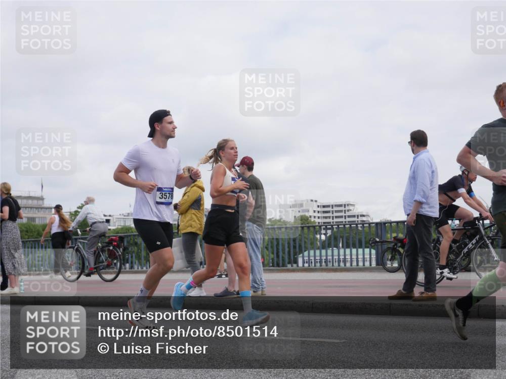 29.06.2025 - hella hamburg halbmarathon Luisa Fischer http://msf.ph/oto/8501514 29.06.2025 10:08:29 Kennedybrücke 3578, 1863, 2298, 3578, 4014, 4220, 6059, 8316, 8999, 9007, 9019, 9075, 9165, 9559, 9680, 10694 meine-sportfotos.de