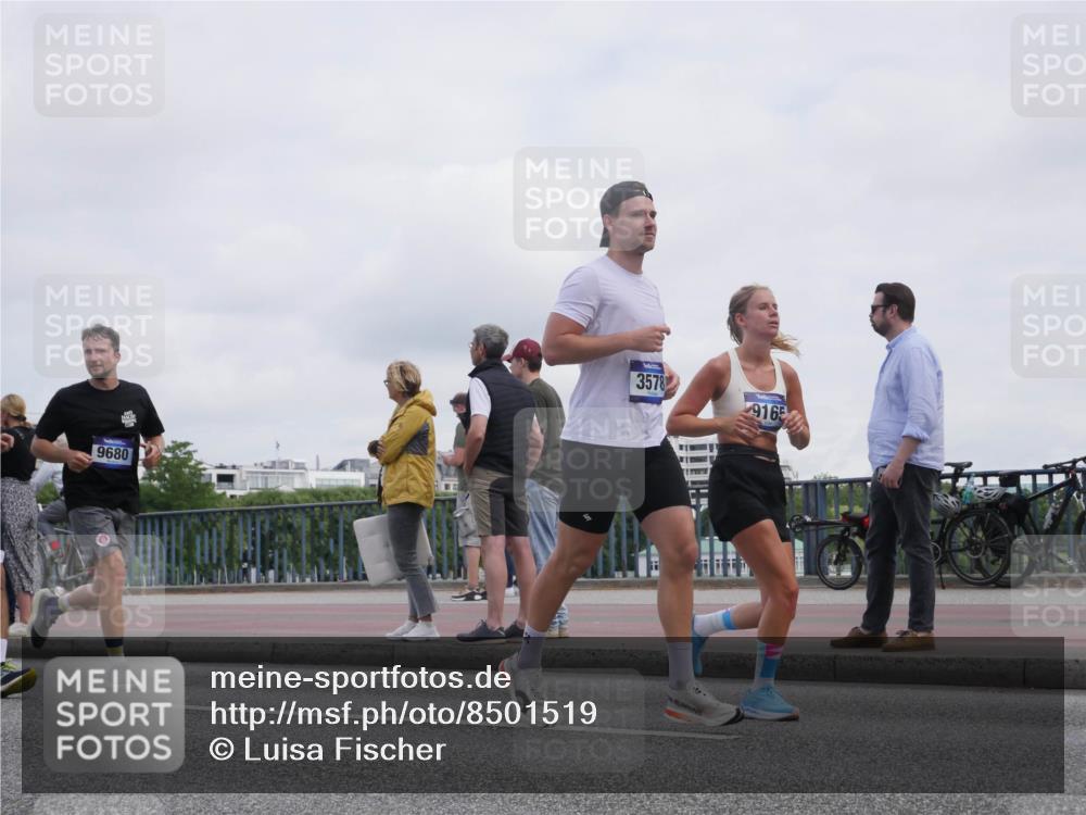 29.06.2025 - hella hamburg halbmarathon Luisa Fischer http://msf.ph/oto/8501519 29.06.2025 10:08:29 Kennedybrücke 9680, 3578, 9165, 1863, 2298, 3578, 4014, 4220, 6059, 8316, 8999, 9007, 9019, 9075, 9165, 9559, 9680, 10694 meine-sportfotos.de