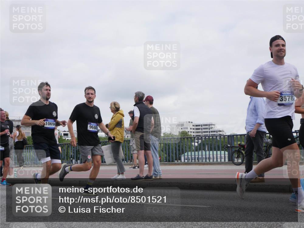 29.06.2025 - hella hamburg halbmarathon Luisa Fischer http://msf.ph/oto/8501521 29.06.2025 10:08:30 Kennedybrücke 242, 10694, 9680, 3578, 127, 1863, 2298, 3578, 4014, 4220, 5073, 6059, 8316, 8999, 9007, 9019, 9075, 9165, 9361, 9559, 9680, 10694 meine-sportfotos.de