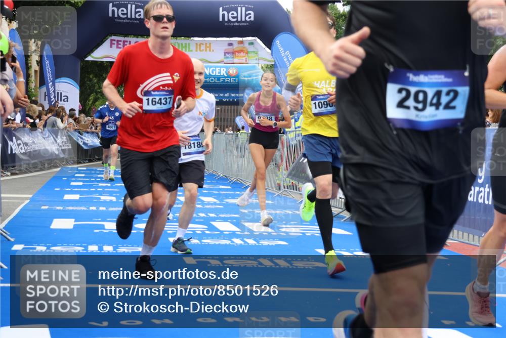 29.06.2025 - hella hamburg halbmarathon Strokosch-Dieckow http://msf.ph/oto/8501526 29.06.2025 11:11:07 Ziel 1032, 2835, 2852, 2942, 4001, 5036, 5069, 5242, 7195, 8275, 9400, 9738, 10902, 13683, 14413, 16255, 16437, 16687, 18189, 18218, 18343 meine-sportfotos.de