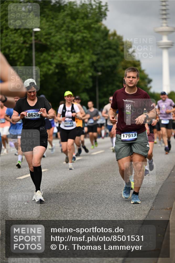 29.06.2025 - hella hamburg halbmarathon Dr. Thomas Lammeyer http://msf.ph/oto/8501531 29.06.2025 10:25:09 Kennedybrücke 1266, 1658, 2101, 2325, 2383, 2923, 2986, 3161, 3247, 3434, 3781, 3813, 4082, 4154, 4350, 5041, 5181, 5625, 5767, 5811, 5812, 6275, 6308, 6608, 6844, 7018, 7608, 8113, 8146, 8724, 8726, 8844, 8940, 9005, 9011, 9100, 9236, 9501, 9981, 10350, 10585, 10602, 11145 meine-sportfotos.de