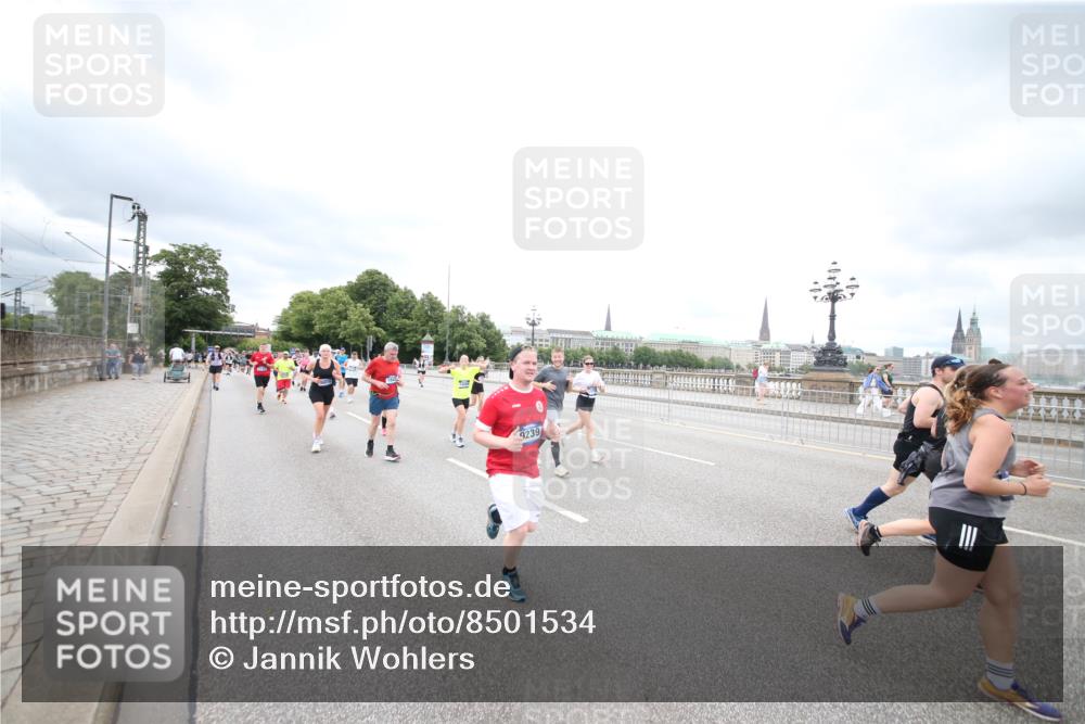 29.06.2025 - hella hamburg halbmarathon Jannik Wohlers http://msf.ph/oto/8501534 29.06.2025 10:58:01 Lombardsbrücke 1001, 1646, 1845, 2043, 2449, 3540, 3868, 4117, 5104, 5159, 5655, 5732, 5988, 6825, 7262, 7617, 7664, 7870, 8076, 8701, 9123, 9225, 9239, 9636, 10462, 10473, 10498, 11708, 12023, 12024, 12310, 12433, 12968, 13226, 13355, 13356, 13469, 13547, 14584, 14935, 15926, 16048, 16408, 16561, 16878, 16998, 17227, 17228, 18822, 19183 meine-sportfotos.de