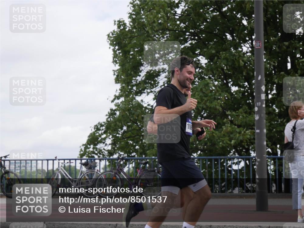 29.06.2025 - hella hamburg halbmarathon Luisa Fischer http://msf.ph/oto/8501537 29.06.2025 10:08:31 Kennedybrücke 106, 1863, 2298, 3578, 4014, 4220, 5073, 6059, 8999, 9007, 9019, 9075, 9165, 9361, 9559, 9680, 10694 meine-sportfotos.de