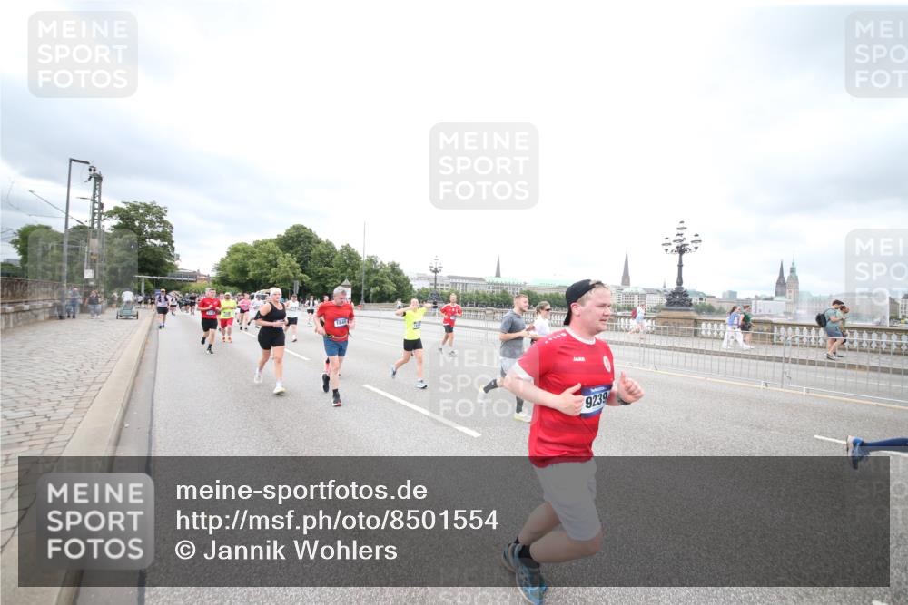 29.06.2025 - hella hamburg halbmarathon Jannik Wohlers http://msf.ph/oto/8501554 29.06.2025 10:58:02 Lombardsbrücke 1001, 1646, 1845, 2043, 2449, 3540, 3868, 4117, 5159, 5655, 5732, 5988, 6010, 6825, 7617, 7664, 7870, 7933, 8076, 8701, 9123, 9225, 9239, 9636, 9889, 10462, 10473, 10498, 11708, 12023, 12024, 12310, 12433, 12968, 13226, 13355, 13356, 13469, 13547, 13855, 14584, 14935, 15926, 16048, 16408, 16561, 16878, 16998, 17227, 17228, 17480, 18822, 19183 meine-sportfotos.de