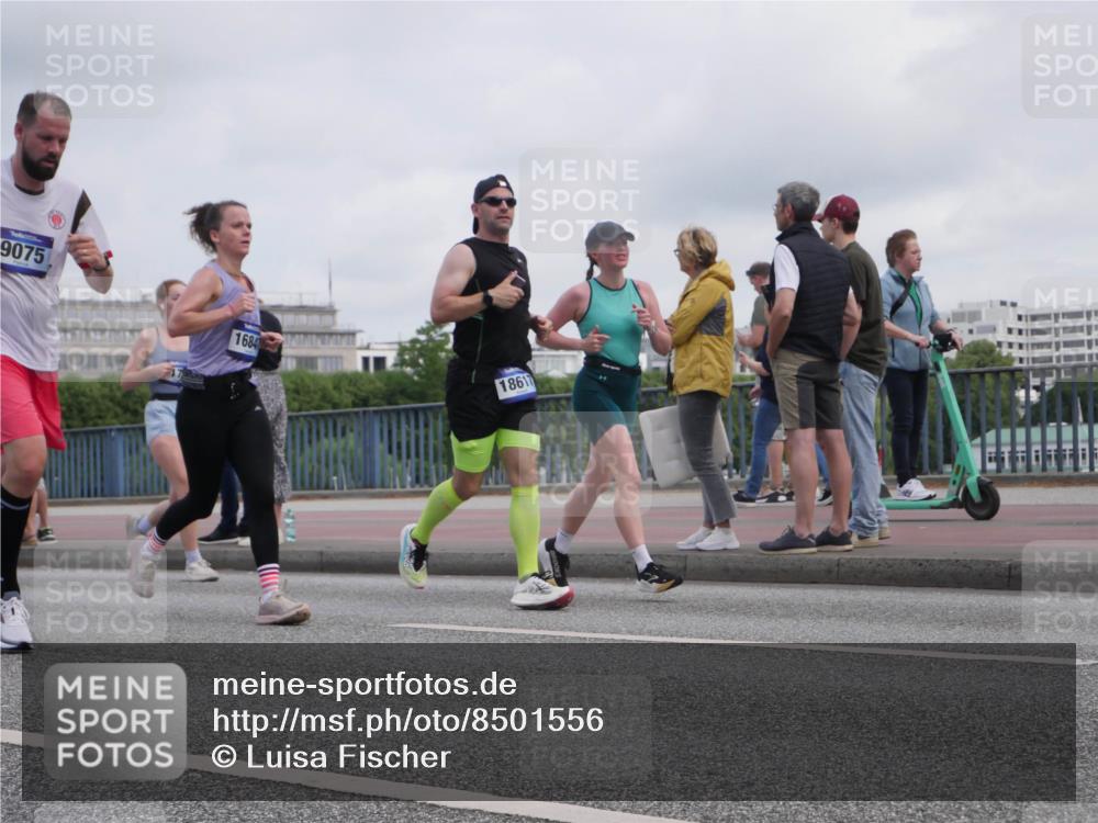 29.06.2025 - hella hamburg halbmarathon Luisa Fischer http://msf.ph/oto/8501556 29.06.2025 10:08:34 Kennedybrücke 9075, 16847, 18617, 1863, 2298, 4014, 4220, 4782, 5073, 6059, 8727, 8999, 9007, 9019, 9075, 9361, 9559 meine-sportfotos.de
