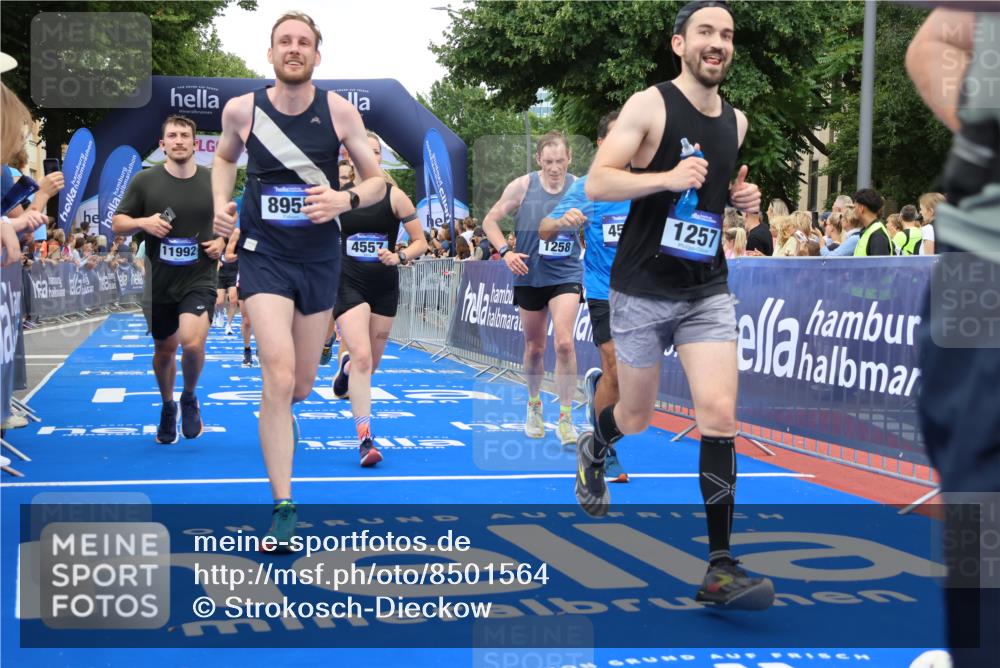 29.06.2025 - hella hamburg halbmarathon Strokosch-Dieckow http://msf.ph/oto/8501564 29.06.2025 10:52:52 Ziel 1257, 1258, 1657, 2099, 2444, 2814, 2910, 4557, 4558, 4770, 5077, 5169, 5194, 5907, 7509, 8139, 8172, 8720, 8955, 9065, 9163, 10724, 10811, 11217, 11992, 12367, 12519, 14198, 14286, 14791, 14805, 15430, 17198, 18590, 18720, 19244 meine-sportfotos.de