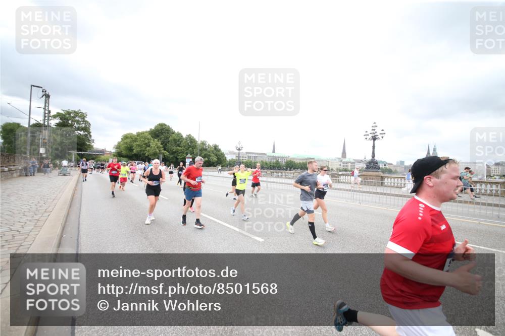 29.06.2025 - hella hamburg halbmarathon Jannik Wohlers http://msf.ph/oto/8501568 29.06.2025 10:58:02 Lombardsbrücke 1001, 1646, 1845, 2043, 2449, 3540, 3868, 4117, 5159, 5655, 5732, 5988, 6010, 6825, 7617, 7664, 7870, 7933, 8076, 8701, 9123, 9225, 9239, 9636, 9889, 10462, 10473, 10498, 11708, 12023, 12024, 12310, 12433, 12968, 13226, 13355, 13356, 13469, 13547, 13855, 14584, 14935, 15926, 16048, 16408, 16561, 16878, 16998, 17227, 17228, 17480, 18822, 19183 meine-sportfotos.de