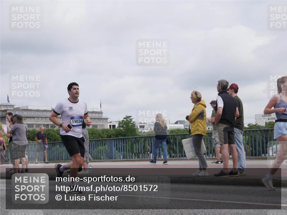 29.06.2025 - hella hamburg halbmarathon Luisa Fischer http://msf.ph/oto/8501572 29.06.2025 10:08:36 Kennedybrücke 19034, 4014, 4220, 4782, 4868, 5073, 8727, 9019, 9075, 9361, 9559, 9736, 9737 meine-sportfotos.de