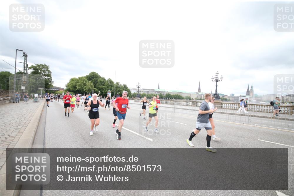 29.06.2025 - hella hamburg halbmarathon Jannik Wohlers http://msf.ph/oto/8501573 29.06.2025 10:58:02 Lombardsbrücke 1001, 1646, 1845, 2043, 2449, 3540, 3868, 4117, 5159, 5655, 5732, 5988, 6010, 6825, 7617, 7664, 7870, 7933, 8076, 8701, 9123, 9225, 9239, 9636, 9889, 10462, 10473, 10498, 11708, 12023, 12024, 12310, 12433, 12968, 13226, 13355, 13356, 13469, 13547, 13855, 14584, 14935, 15926, 16048, 16408, 16561, 16878, 16998, 17227, 17228, 17480, 18822, 19183 meine-sportfotos.de