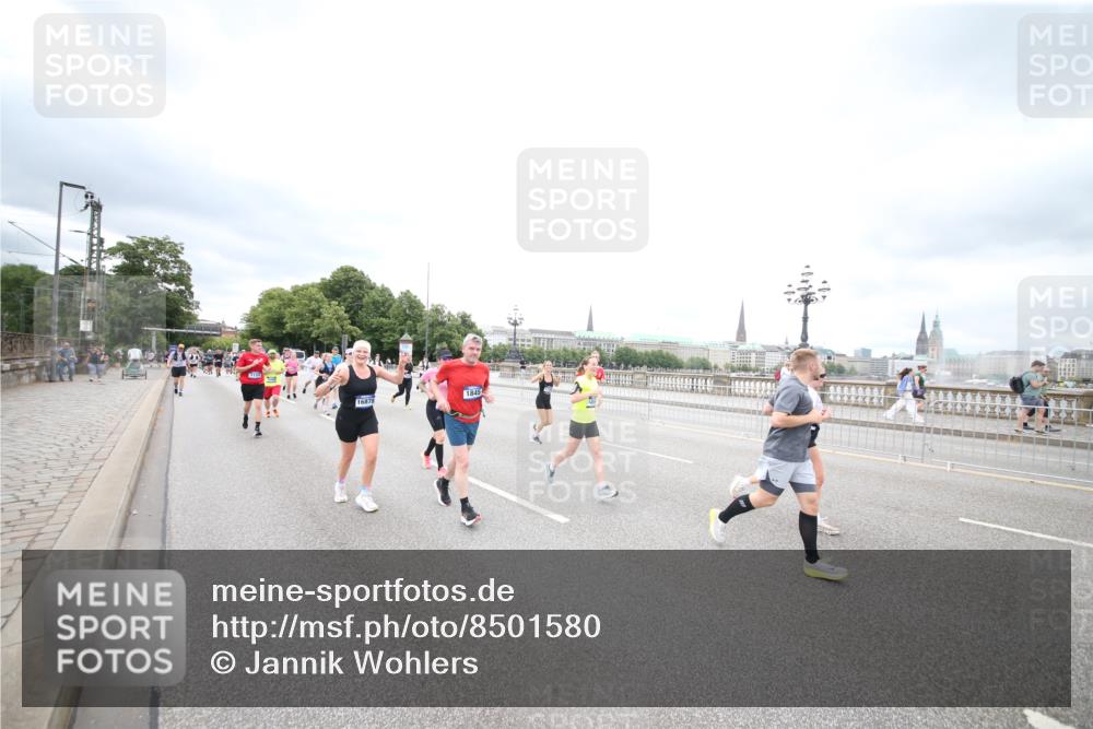 29.06.2025 - hella hamburg halbmarathon Jannik Wohlers http://msf.ph/oto/8501580 29.06.2025 10:58:02 Lombardsbrücke 1001, 1646, 1845, 2043, 2449, 3540, 3868, 4117, 5159, 5655, 5732, 5988, 6010, 6825, 7617, 7664, 7870, 7933, 8076, 8701, 9123, 9225, 9239, 9636, 9889, 10462, 10473, 10498, 11708, 12023, 12024, 12310, 12433, 12968, 13226, 13355, 13356, 13469, 13547, 13855, 14584, 14935, 15926, 16048, 16408, 16561, 16878, 16998, 17227, 17228, 17480, 18822, 19183 meine-sportfotos.de