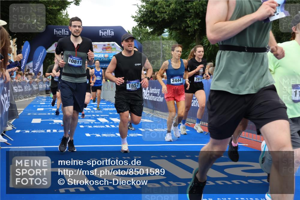 29.06.2025 - hella hamburg halbmarathon Strokosch-Dieckow http://msf.ph/oto/8501589 29.06.2025 10:52:51 Ziel 1257, 1258, 1657, 2099, 2444, 2814, 2910, 4557, 4558, 4770, 5077, 5169, 5194, 5907, 8139, 8172, 8720, 8955, 9065, 9163, 10724, 10811, 11217, 11992, 12519, 14198, 14286, 14791, 14805, 15430, 17198, 18331, 18720, 19244 meine-sportfotos.de