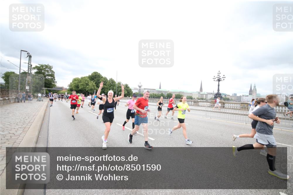 29.06.2025 - hella hamburg halbmarathon Jannik Wohlers http://msf.ph/oto/8501590 29.06.2025 10:58:03 Lombardsbrücke 1001, 1646, 1845, 2043, 2449, 3540, 3868, 4117, 5159, 5655, 5732, 5988, 6010, 7617, 7664, 7870, 7933, 8076, 8701, 9123, 9225, 9239, 9636, 9889, 10473, 10498, 11708, 12023, 12024, 12310, 12433, 12968, 13226, 13355, 13356, 13547, 13855, 14584, 14935, 15926, 16048, 16104, 16408, 16561, 16878, 16906, 16998, 17036, 17227, 17228, 17480, 18822, 19183 meine-sportfotos.de
