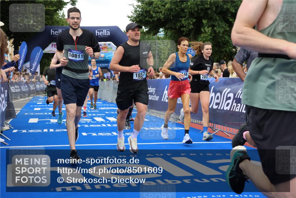 29.06.2025 - hella hamburg halbmarathon Strokosch-Dieckow http://msf.ph/oto/8501609 29.06.2025 10:52:51 Ziel 1257, 1258, 1657, 2099, 2444, 2814, 2910, 4557, 4558, 4770, 5077, 5169, 5194, 5907, 8139, 8172, 8720, 8955, 9065, 9163, 10724, 10811, 11217, 11992, 12519, 14198, 14286, 14791, 14805, 15430, 17198, 18331, 18720, 19244 meine-sportfotos.de
