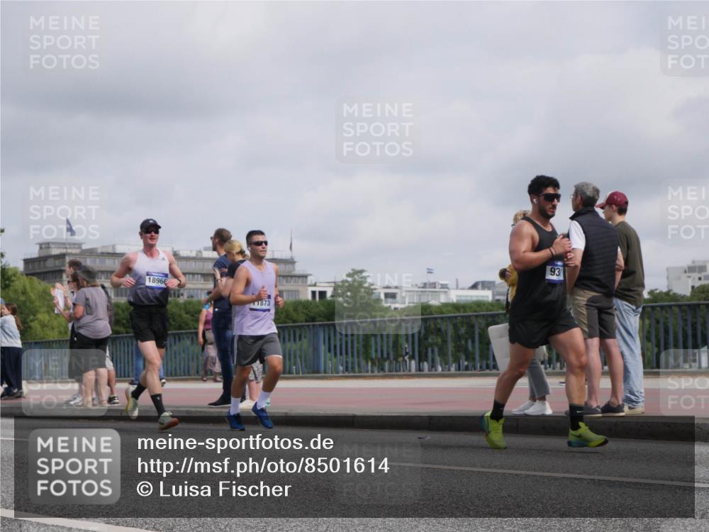29.06.2025 - hella hamburg halbmarathon Luisa Fischer http://msf.ph/oto/8501614 29.06.2025 10:08:41 Kennedybrücke 18966, 1873, 93, 4014, 4220, 4782, 4868, 5073, 7138, 8727, 9339, 9361, 9736, 9737, 9738 meine-sportfotos.de