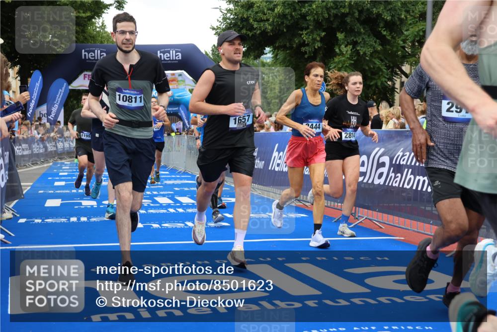 29.06.2025 - hella hamburg halbmarathon Strokosch-Dieckow http://msf.ph/oto/8501623 29.06.2025 10:52:51 Ziel 1257, 1258, 1657, 2099, 2444, 2814, 2910, 4557, 4558, 4770, 5077, 5169, 5194, 5907, 8139, 8172, 8720, 8955, 9065, 9163, 10724, 10811, 11217, 11992, 12519, 14198, 14286, 14791, 14805, 15430, 17198, 18331, 18720, 19244 meine-sportfotos.de