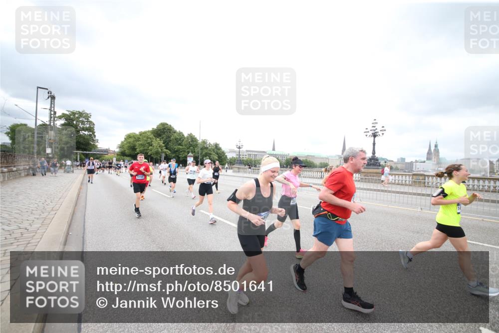 29.06.2025 - hella hamburg halbmarathon Jannik Wohlers http://msf.ph/oto/8501641 29.06.2025 10:58:03 Lombardsbrücke 1001, 1646, 1845, 2043, 2449, 3540, 3868, 4117, 5159, 5655, 5732, 5988, 6010, 7617, 7664, 7870, 7933, 8076, 8701, 9123, 9225, 9239, 9636, 9889, 10473, 10498, 11708, 12023, 12024, 12310, 12433, 12968, 13226, 13355, 13356, 13547, 13855, 14584, 14935, 15926, 16048, 16104, 16408, 16561, 16878, 16906, 16998, 17036, 17227, 17228, 17480, 18822, 19183 meine-sportfotos.de