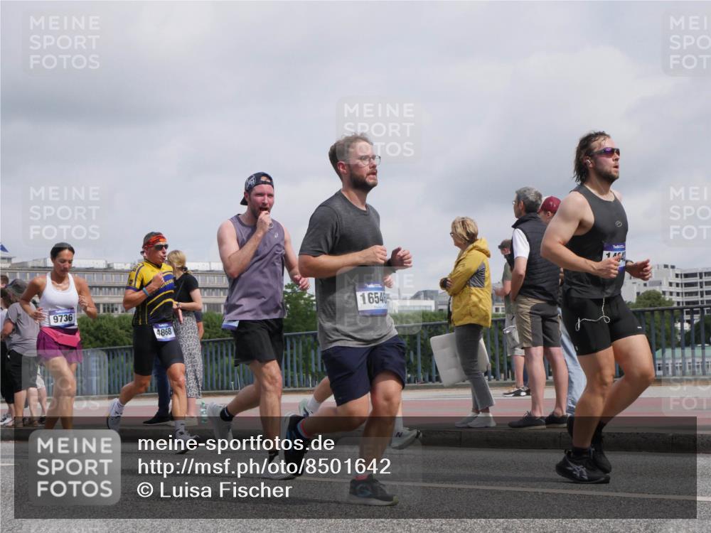 29.06.2025 - hella hamburg halbmarathon Luisa Fischer http://msf.ph/oto/8501642 29.06.2025 10:08:45 Kennedybrücke 9736, 4868, 16546, 1, 2288, 3461, 4782, 4868, 7138, 8727, 9339, 9736, 9737, 9738 meine-sportfotos.de