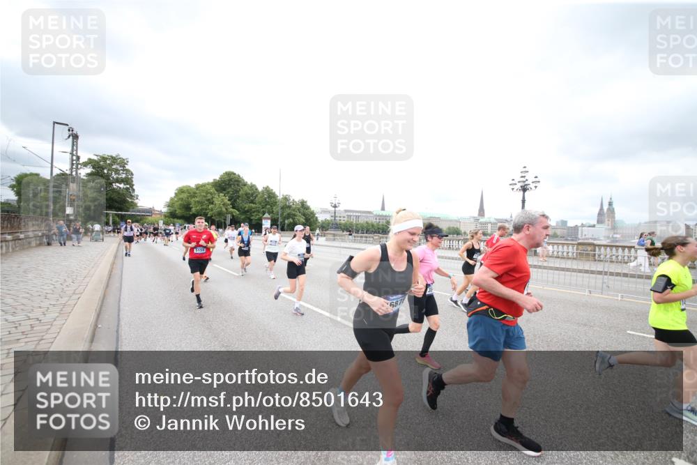 29.06.2025 - hella hamburg halbmarathon Jannik Wohlers http://msf.ph/oto/8501643 29.06.2025 10:58:03 Lombardsbrücke 1001, 1646, 1845, 2043, 2449, 3540, 3868, 4117, 5159, 5655, 5732, 5988, 6010, 7617, 7664, 7870, 7933, 8076, 8701, 9123, 9225, 9239, 9636, 9889, 10473, 10498, 11708, 12023, 12024, 12310, 12433, 12968, 13226, 13355, 13356, 13547, 13855, 14584, 14935, 15926, 16048, 16104, 16408, 16561, 16878, 16906, 16998, 17036, 17227, 17228, 17480, 18822, 19183 meine-sportfotos.de