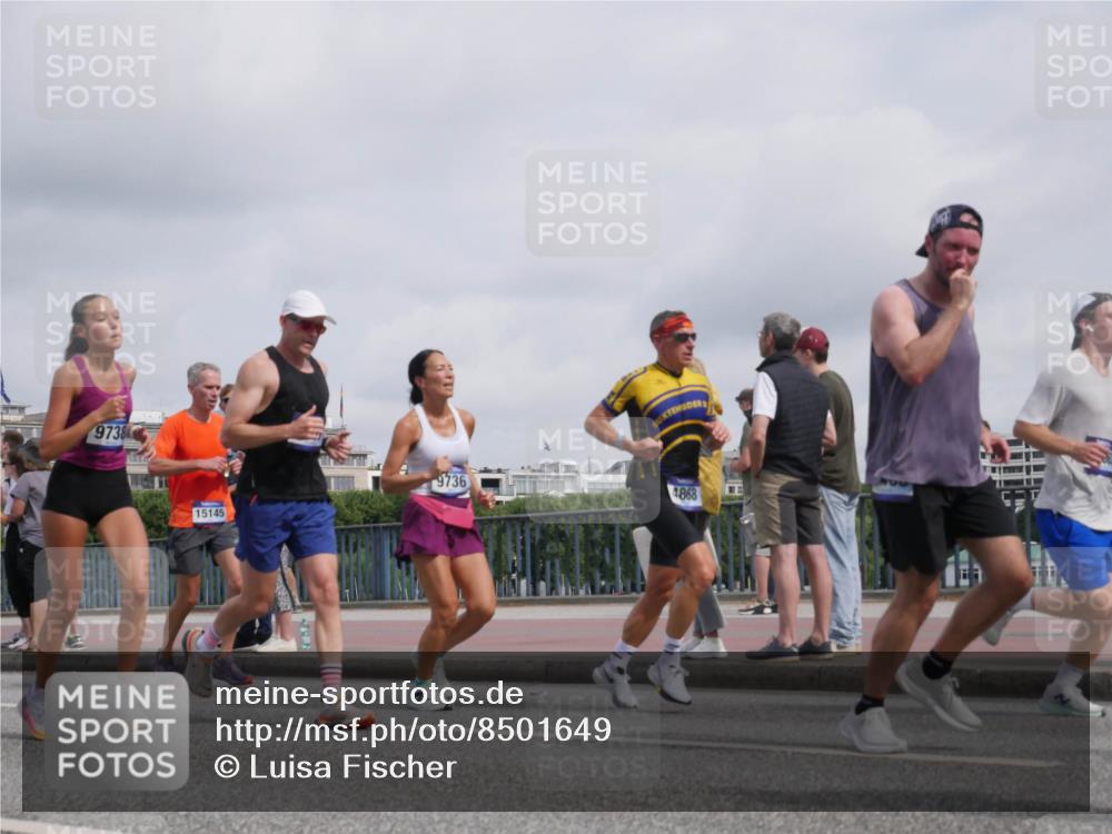 29.06.2025 - hella hamburg halbmarathon Luisa Fischer http://msf.ph/oto/8501649 29.06.2025 10:08:46 Kennedybrücke 9738, 15145, 9736, 4868, 2288, 3461, 4868, 7138, 9339, 9736, 9737, 9738 meine-sportfotos.de