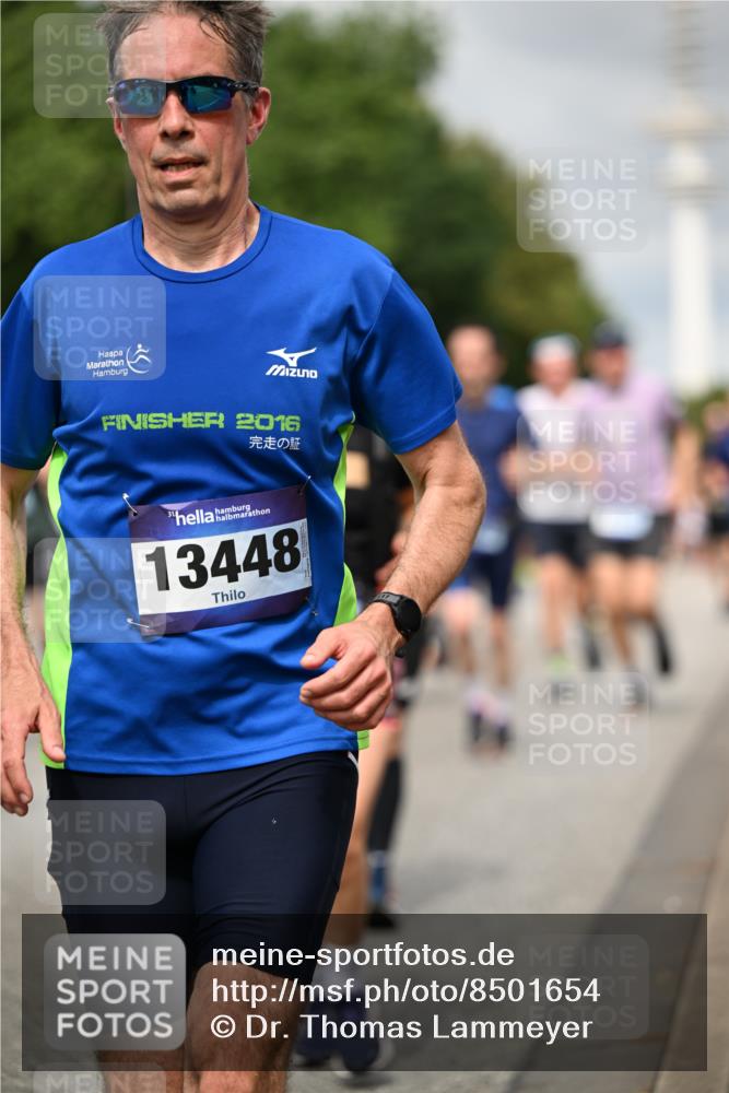29.06.2025 - hella hamburg halbmarathon Dr. Thomas Lammeyer http://msf.ph/oto/8501654 29.06.2025 10:25:12 Kennedybrücke 1028, 1266, 1658, 2101, 2325, 2383, 2923, 2986, 3161, 3247, 3434, 3781, 3813, 4082, 4350, 5041, 5625, 5767, 5811, 5812, 6275, 6308, 6608, 6844, 7018, 7608, 8113, 8146, 8724, 8726, 8844, 9100, 9236, 9501, 9981, 10050, 10350, 10585, 10602, 11145 meine-sportfotos.de