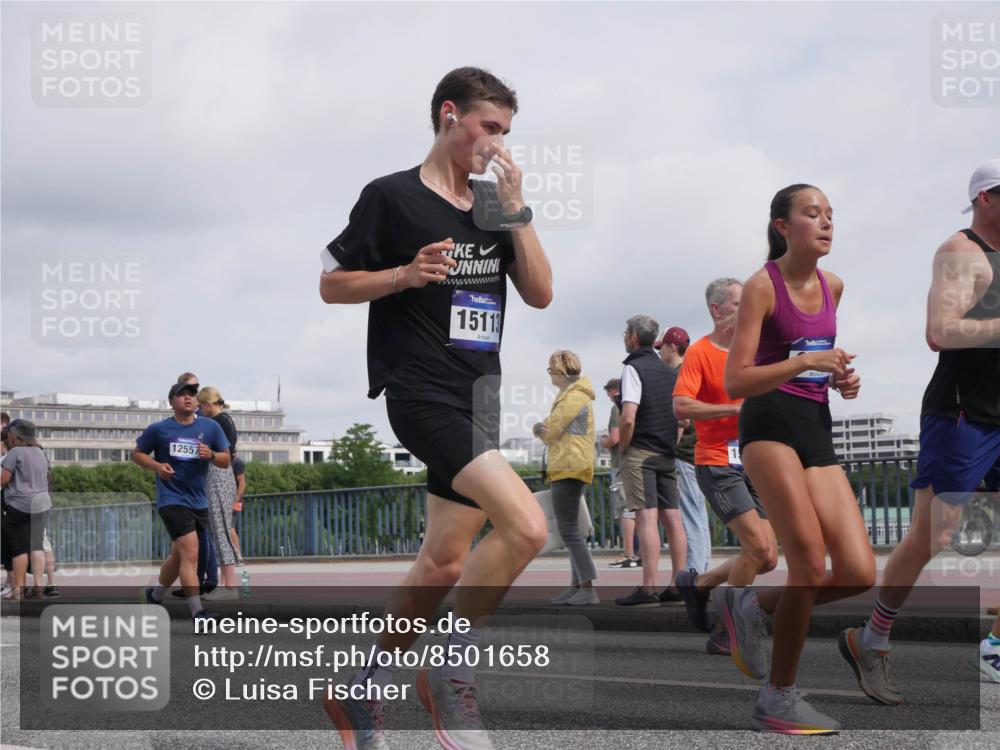 29.06.2025 - hella hamburg halbmarathon Luisa Fischer http://msf.ph/oto/8501658 29.06.2025 10:08:47 Kennedybrücke 12557, 15113, 2288, 3461, 4868, 7138, 9339, 9736, 9737, 9738, 10343 meine-sportfotos.de